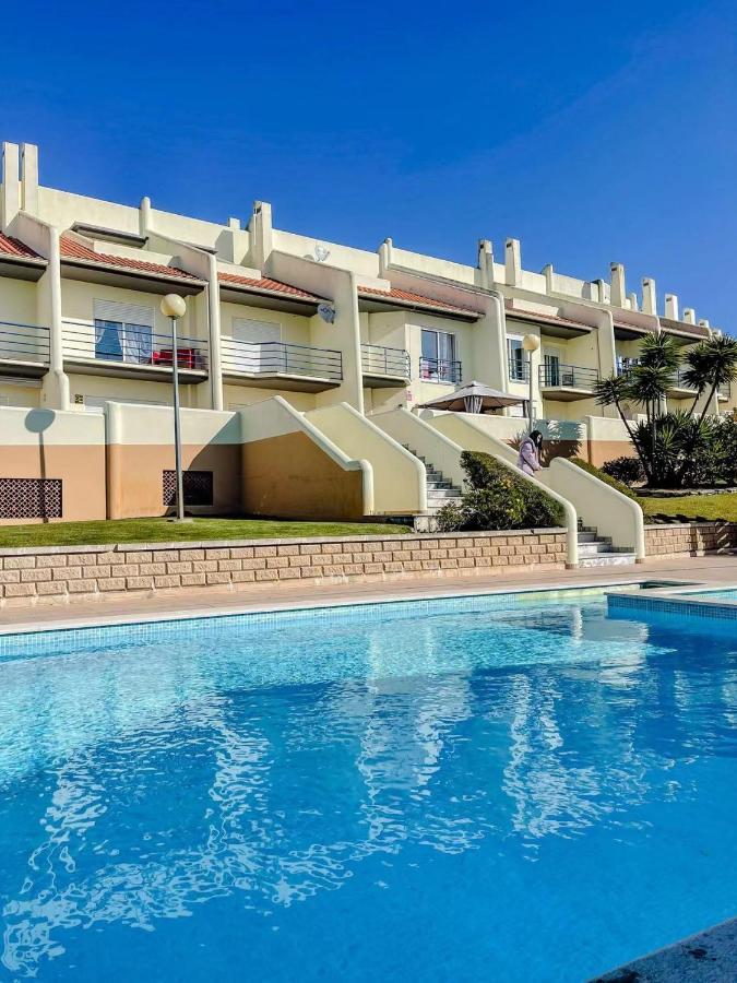 Peniche Master Bedroom With Sea View Balcony, Private Bathroom, Shared Kitchen, Swimming Pool, Surfing Homestay *