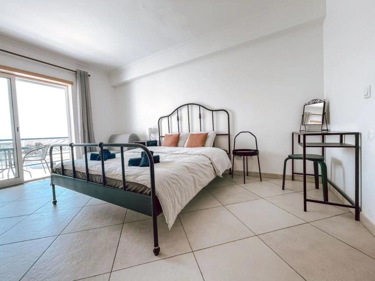 Peniche Master Bedroom With Sea View Balcony, Private Bathroom, Shared Kitchen, Swimming Pool, Surfing Homestay Atouguia Da Baleia